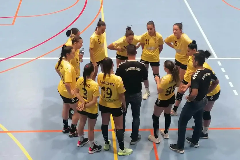 Imagen del equipo en un lance del encuentro
