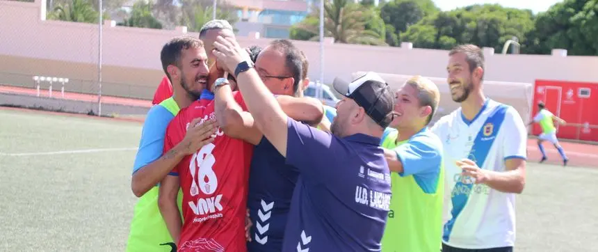 Imagen de la alegría de los jugadores y del cuerpo técnico.
