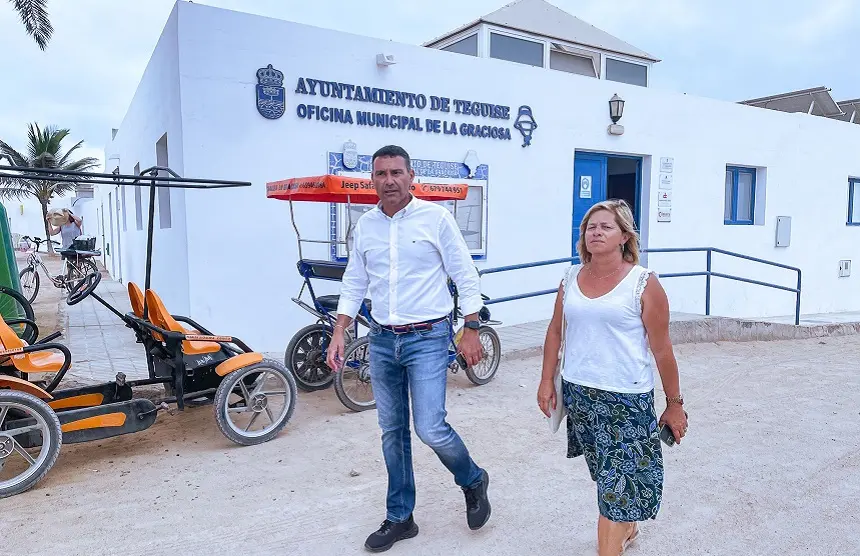 Imagen de Oswaldo Betancort y Alicia Paéz en La Graciosa.