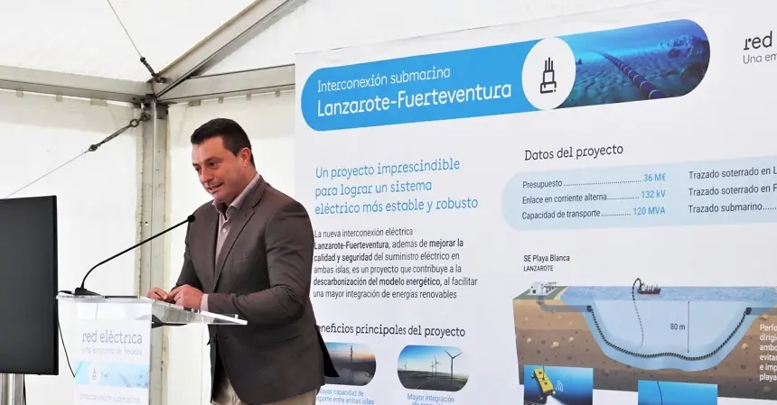Imagen de la intervención de Óscar Noda en la presentación de la interconexión submarina entre Lanzarote y Fuerteventura.