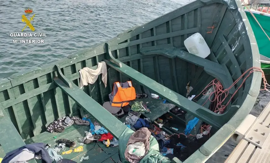 Imagen de la patera llegada a Órzola.