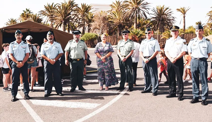 Imagen de la exposición del ejercito en Costa Teguise.