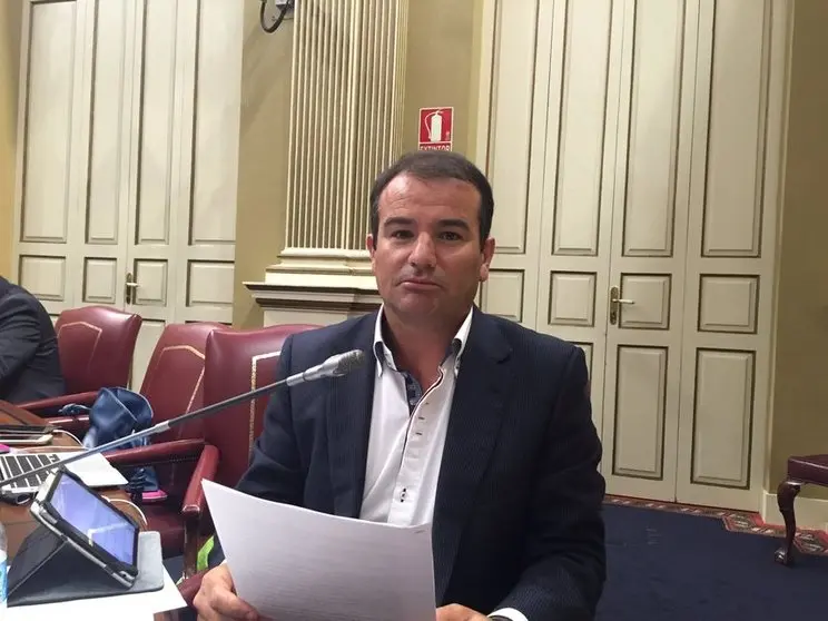 Marcos Hernández en el Parlamento de Canarias.