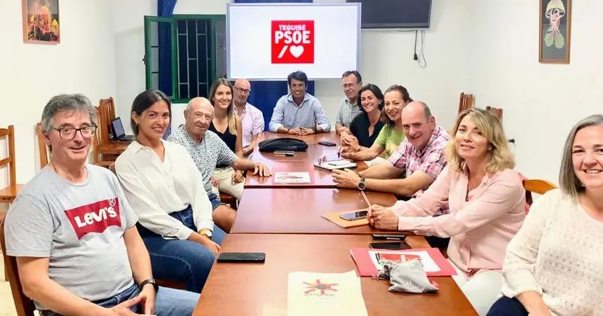 Imagen del grupo de integrantes de la dirección del PSOE en Teguise