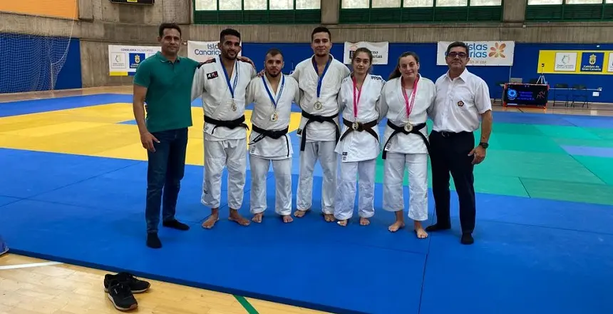 Imagen de los componentes del Club de Judo Costa Teguise desplazados hasta Gran Canaria.