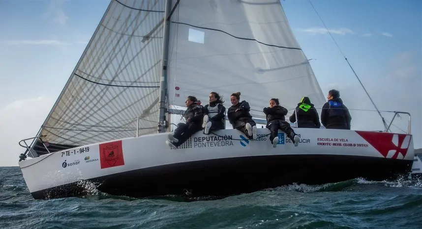 Imagen del barco de vela del Codigo Cero Liga Nacional Femenina Iberdrola.