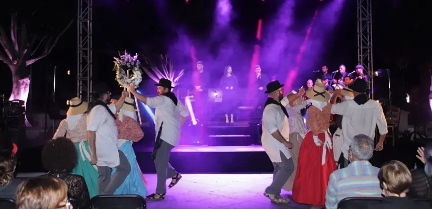 Imagen del cuerpo de baile de la Agrupación Folklórica Rubicón de Yaiza.