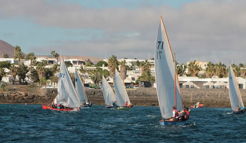 Imagen de las diferentes embarcaciones participantes en el trofeo patrones noveles.