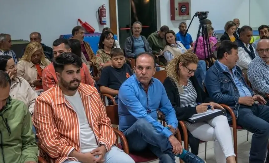 Jesús Machín con sus compañeros de la Asamblea de CC en Tinajo