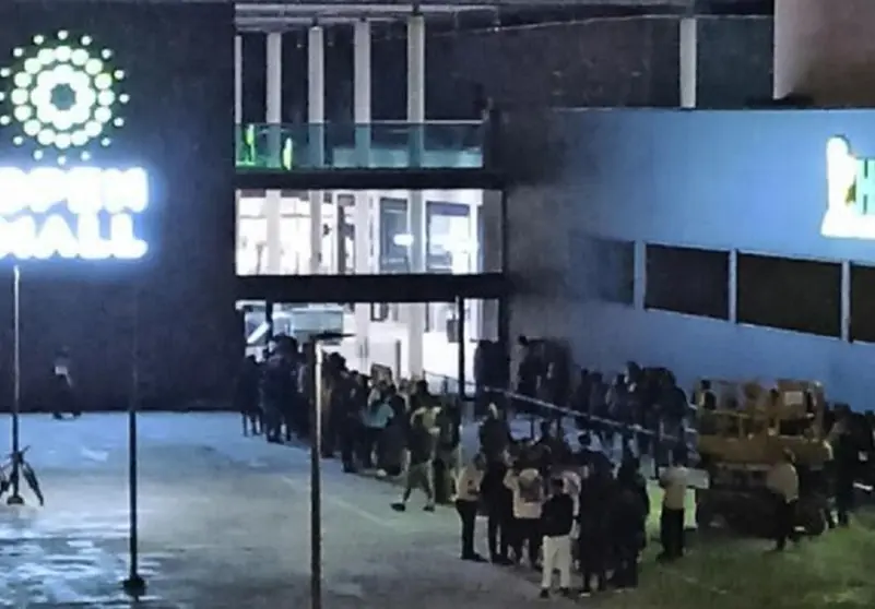 Imagen de los exteriores del Open Mall esta madrugada.