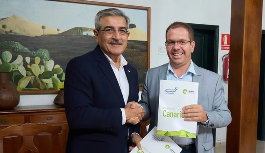 Román Rodríguez y Antonio Morales el día de la firma del acuerdo.