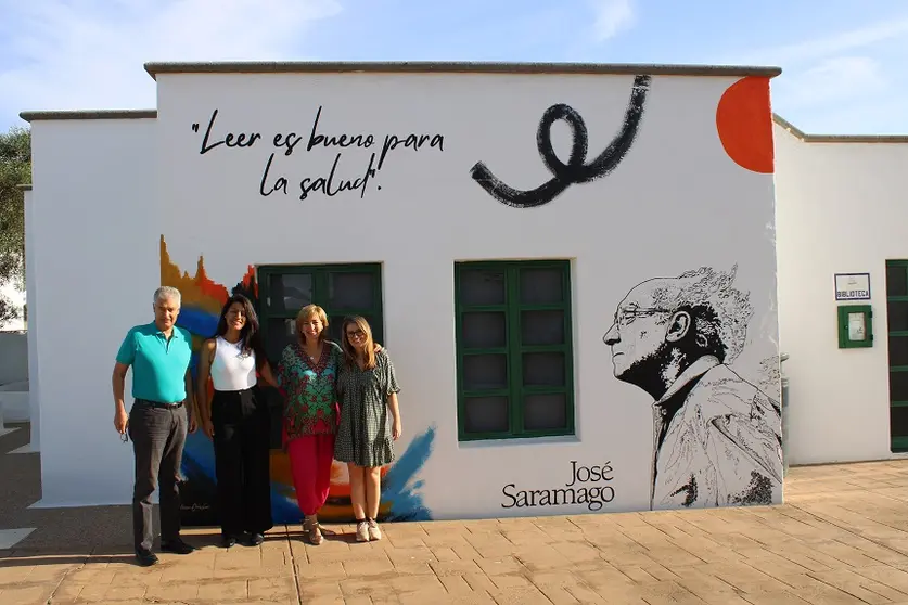 José Juan Cruz junto a Pepa González, Pilar del Río y Leticia Martín.