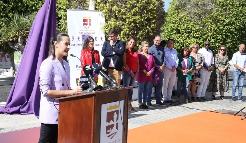 Imagen del momento de la presentación de la estatua.