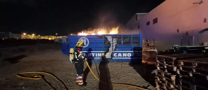 Imagen de la actuación de los bomberos este sábado