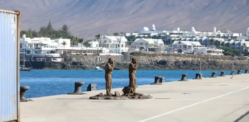 Estatuas de Jason DeCaires en el muelle de Playa Blanca.