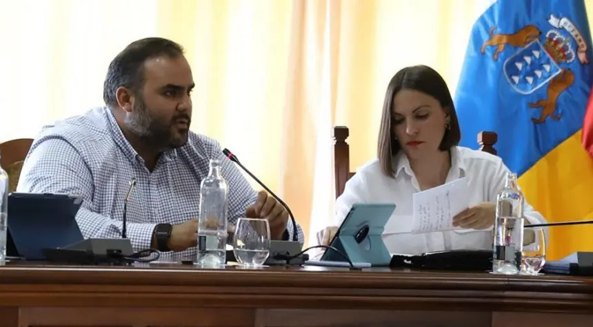 Samuel Martín en el pleno del Cabildo.