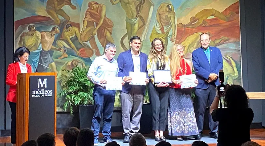 Momento de la recogida de los premios.