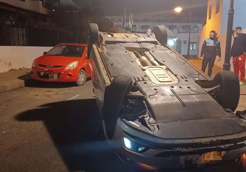 Coche accidentado en Tías.