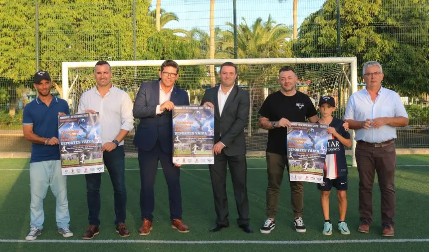 Representantes del Ayuntamiento de Yaiza, del Club Goire y de las empresas colaboradoras 