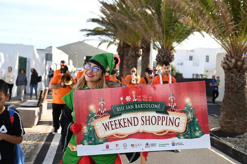 Imagen del desfile realizado por las calles de San Bartolomé.