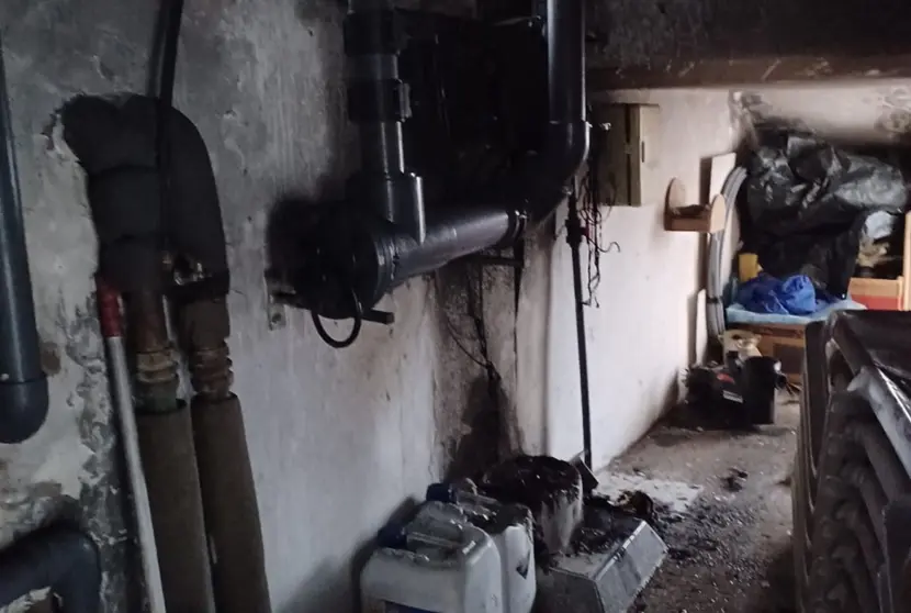 Imagen del estado de la sala de máquinas tras sofocar el fuego.