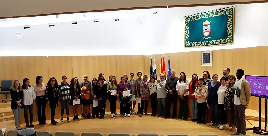 Presentación en el salón de plenos de Tías de la campaña “Que no te lo pidan, pórtate bonito”.