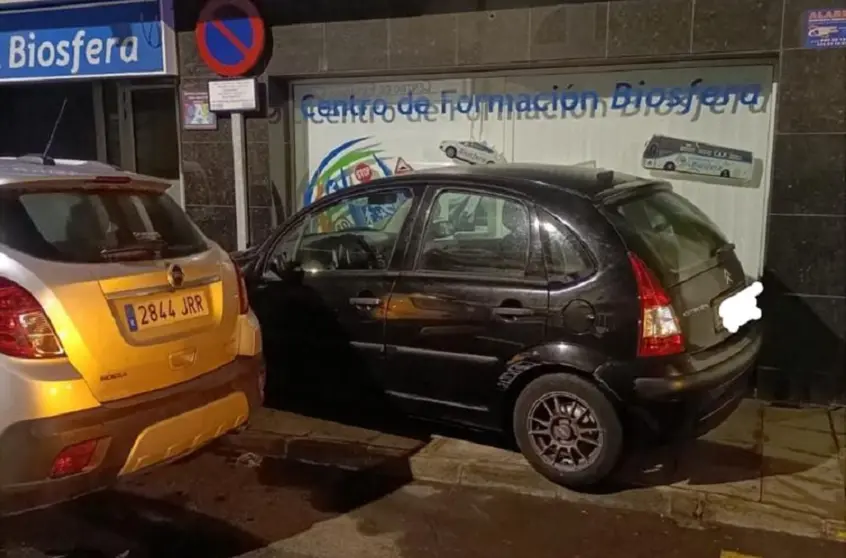 Imagen del vehículo impactado en Arrecife.
