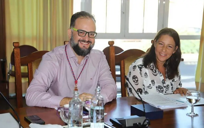 Imagen de Jorge Peñas y Myriam Barros en el Cabildo de Lanzarote.