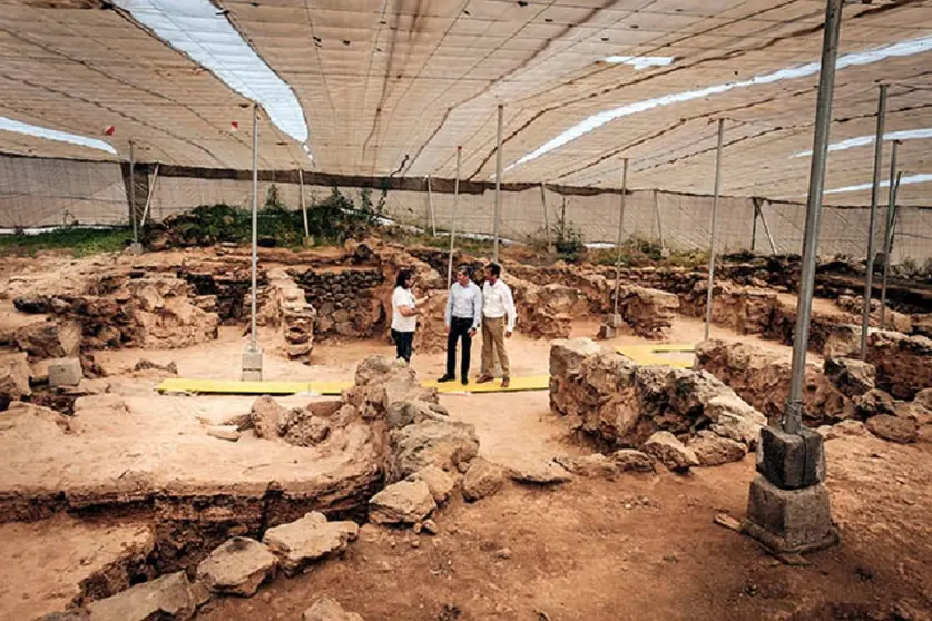 El Presidente D. Fernando Clavijo Batlle visita el yacimiento arqueológico de Zonzamas a 19 de Junio de 2018. (Foto: Arturo Rodriguez/Presidencia GobCan)


Esta fotografía oficial del Gobierno de Canarias es solamente para uso editorial por medios de comunicación. La fotografía no puede ser manipulada de ninguna manera y no se puede utilizar en materiales comerciales y/o políticos, publicidad, correos electrónicos, productos, promociones que de alguna manera pueda sugerir la aprobación o respaldo del Presidente, o el Gobierno de Canarias.