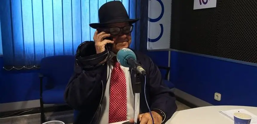 Juan Machín en los estudios de la radio donde fue tan feliz.