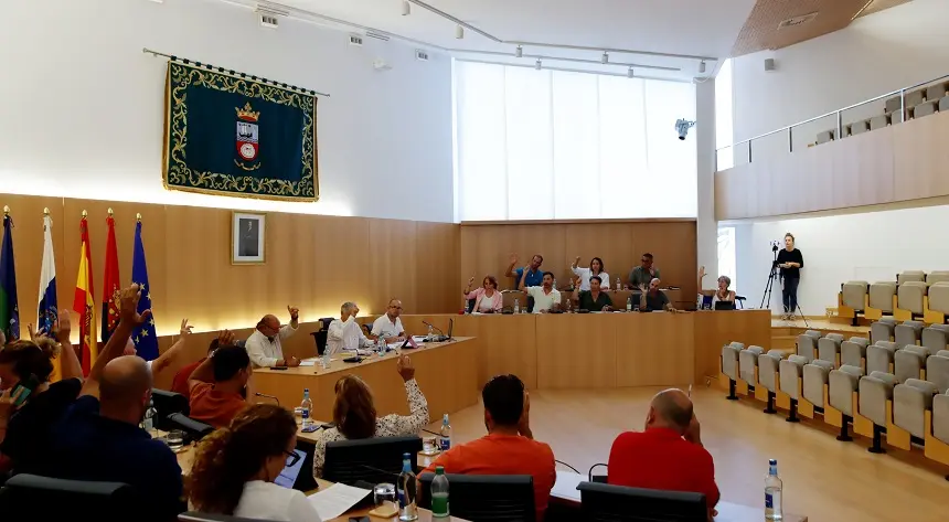 Imagen del pleno del Ayuntamiento de Tías.