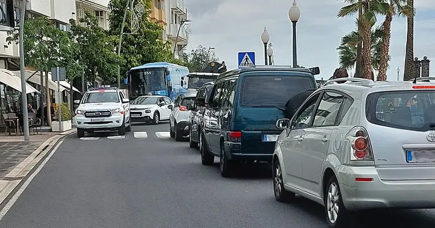 Imagen reciente de la circulación que soporta la Avenida Marítima de Arrecife.