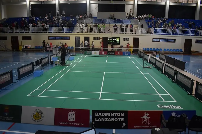 Imagen de una cancha de badminton.