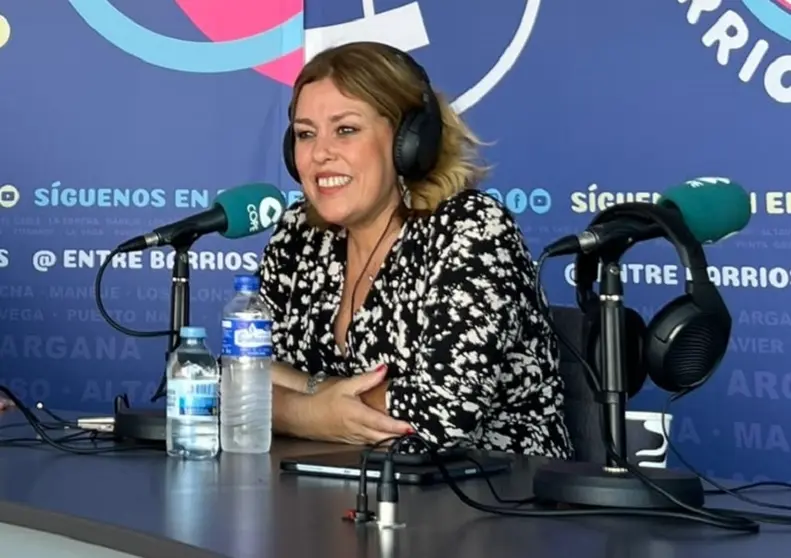 Astrid Pérez en Crónicas Radio.