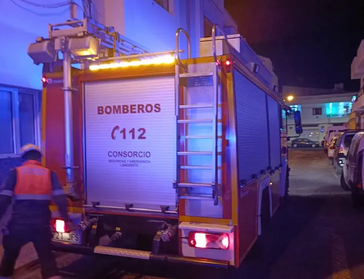 Imagen de archivo del camión de los bomberos durante un servicio.