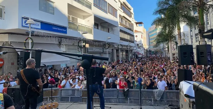 Imagen de La Plazuela durante una de las actuaciones por fin de año.