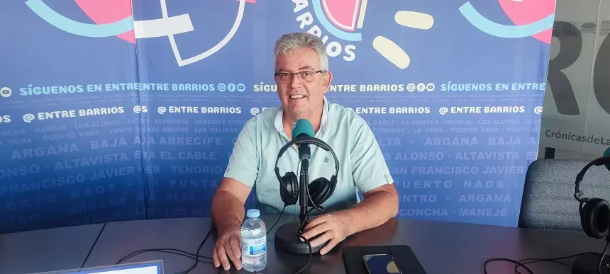 Ángel Domínguez en el programa Entre Barrios de Crónicas Radio.