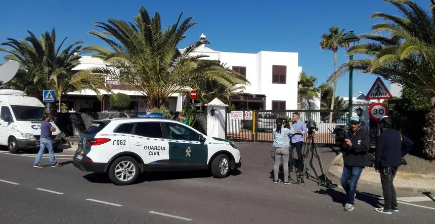 Imagen del domicilio de Costa Teguise en el que se produjo el asesinato el día que reconstruyó la Guardia Civil los hechos.