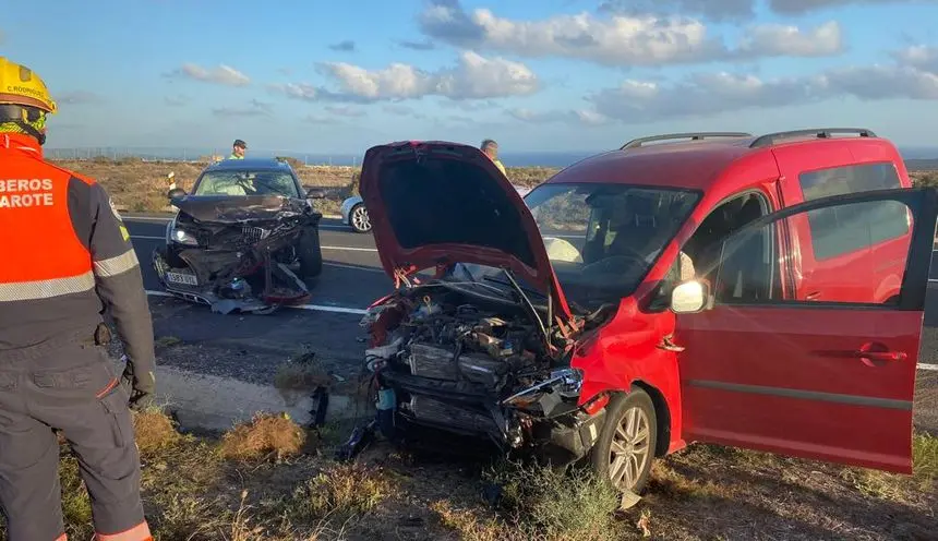 Imagen de cómo quedaron los vehículos tras el fuerte impacto