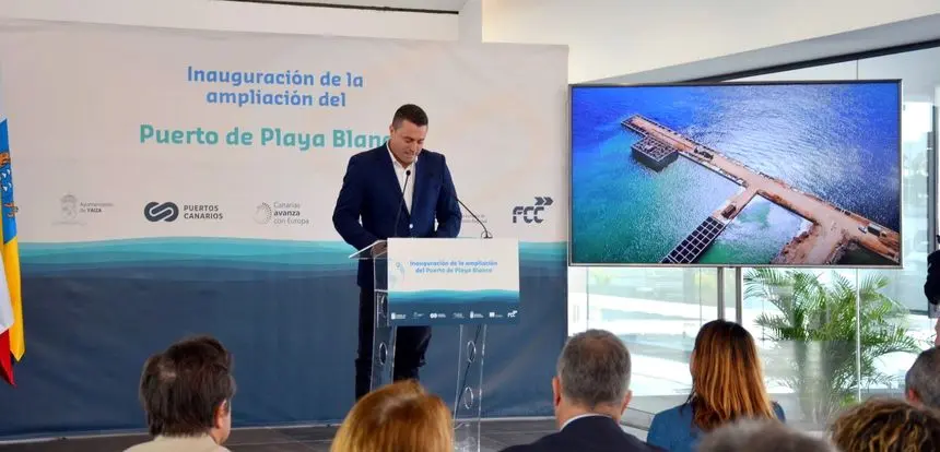 Óscar Noda este viernes durante la inauguración de la ampliación del puerto de Playa Blanca