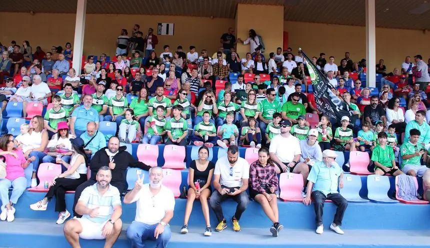 Los aficionados llenaron las gradas de la Ciudad Deportiva