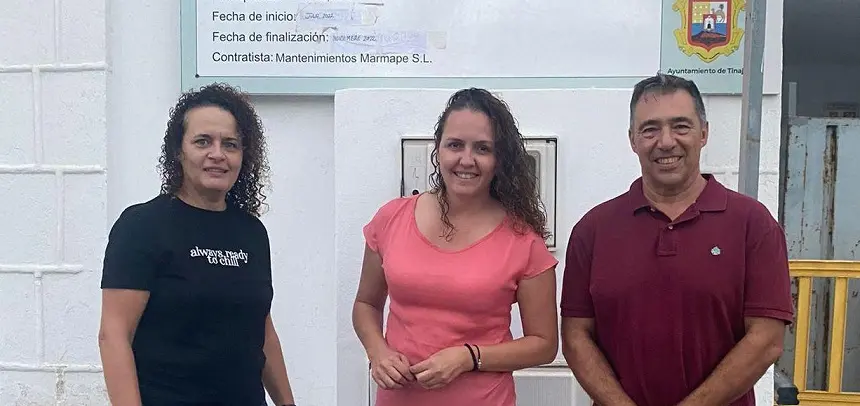 Imagen de parte de los integrantes del Comité Local del PSOE en Tinajo, con Begoña Hernández en el centro.