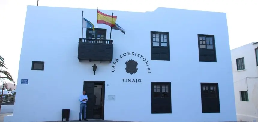 Fachada del Ayuntamiento de Tinajo.