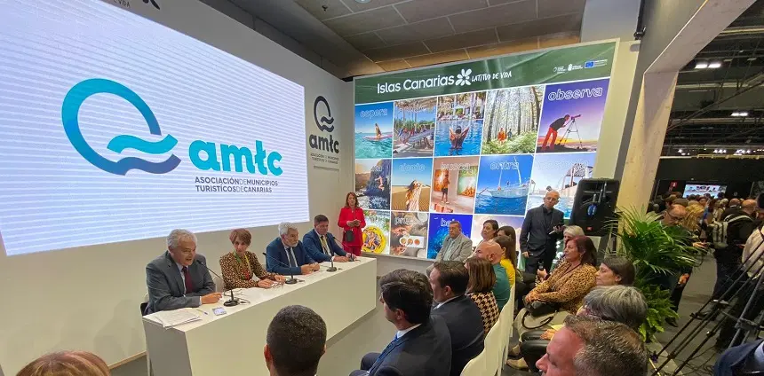 José Juan Cruz durante su intervención en la Asociación de Municipios Turísticos de Canarias.