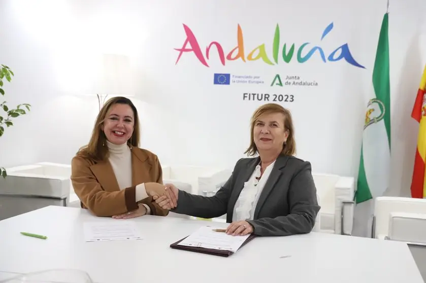 La presidenta María Dolores Corujo y su homóloga en la ‘Network of European Competitive and Sustainable Tourism Region’ establecen este acuerdo con el fin de que la Isla logre un enfoque más inteligente y sostenible en su desarrollo turístico, apostando por la calidad en detrimento de la cantidad.