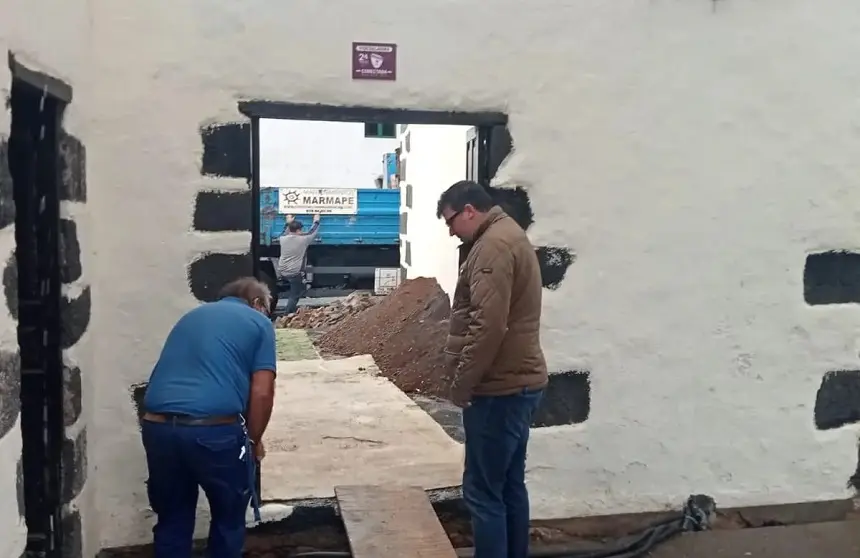 Isidro Pérez en la obra de la Casa Ajei.