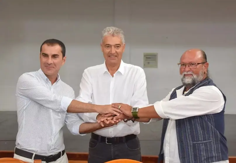 José Juan Cruz junto a Mame Fernández y Nicolás Saavedra.