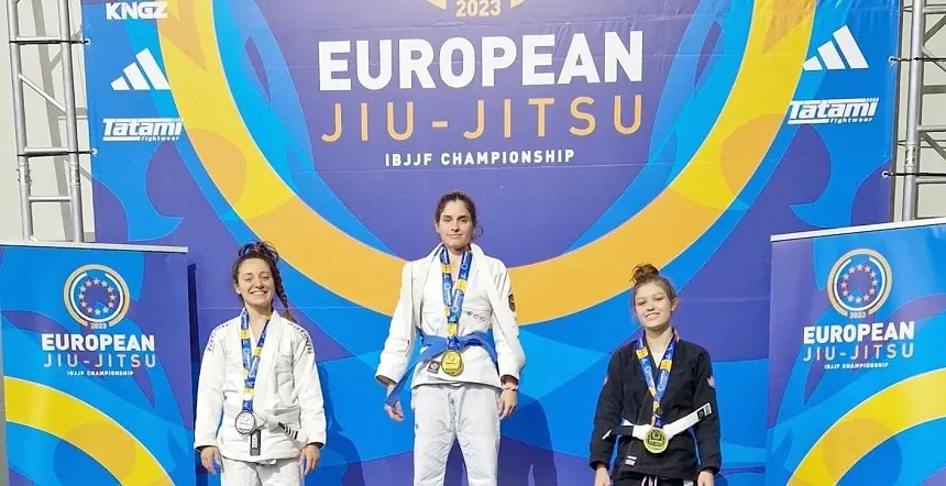 María Alonso en el podio ganadora del Europeo de Jiu-jitsu.