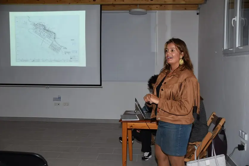 Reunión de Olivia Duque con los vecunos de Caleta de Famara.