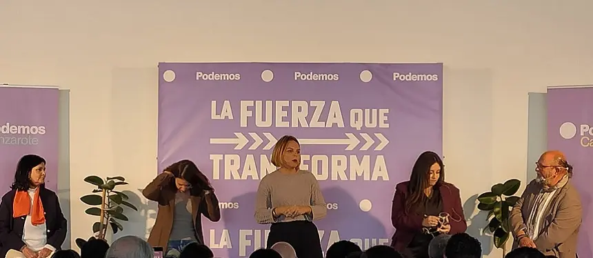 Noemí Santana durante la presentación de las candidaturas de Podemos al Cabildo y el Ayuntamiento de Arrecife.